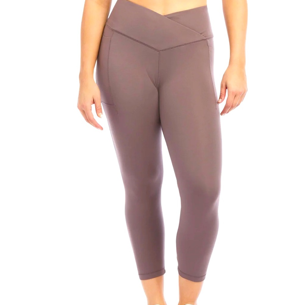 Danskin Endurance Leggings Size Large color PLUM TRUFFLE
